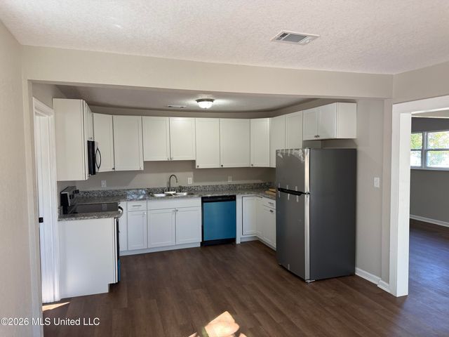 1811 Wilson Avenue, Pascagoula, MS 39567