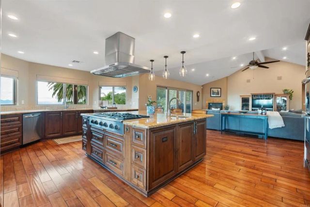 15466 Markar Road, Poway, CA 92064