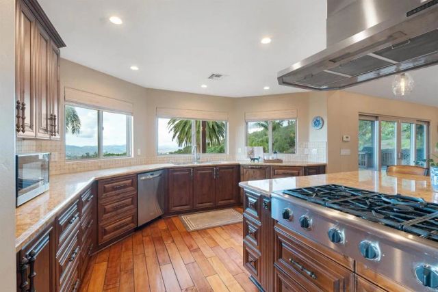 15466 Markar Road, Poway, CA 92064