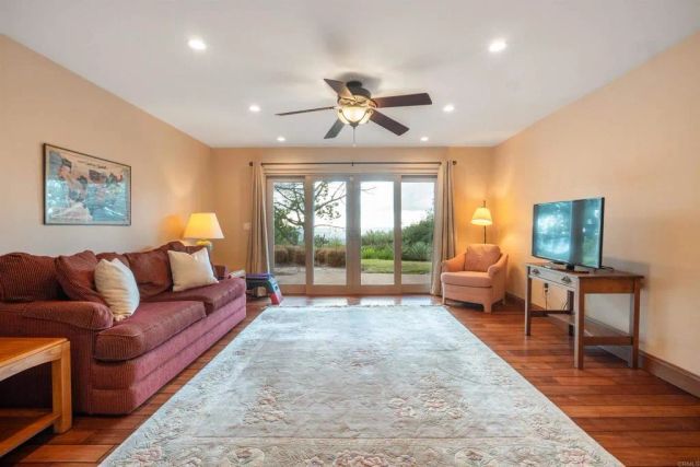 15466 Markar Road, Poway, CA 92064