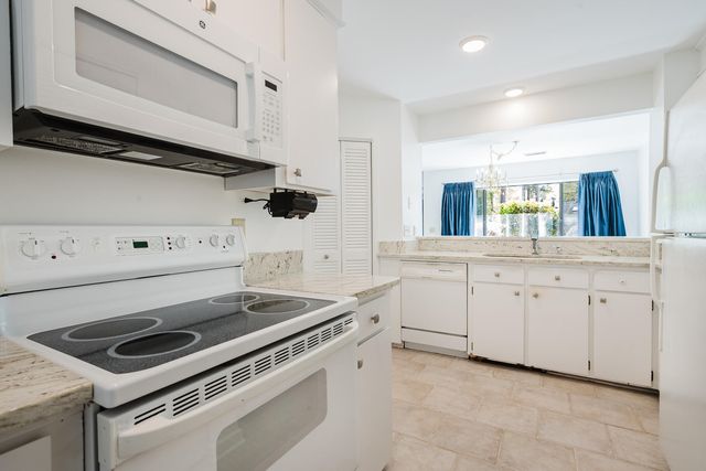 1133 Shadow Lake Circle 29, Mount Pleasant, SC 29464