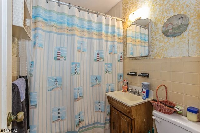 44 Bergen Dr, Little Falls Twp., NJ 07424
