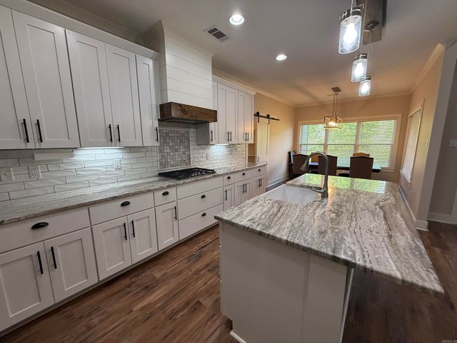 632 Hiram Drive, Bauxite, AR 72011
