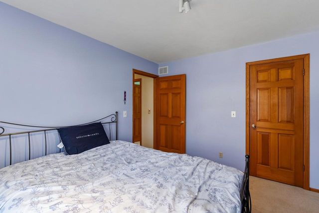 2908 Devonshire COURT, Waukesha, WI 53188