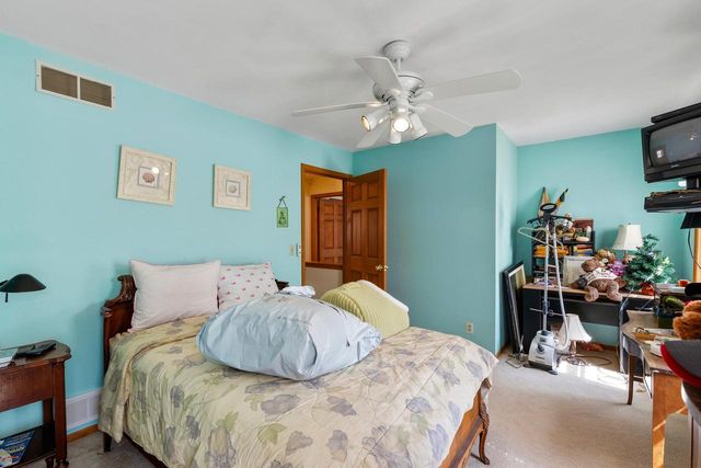 2908 Devonshire COURT, Waukesha, WI 53188