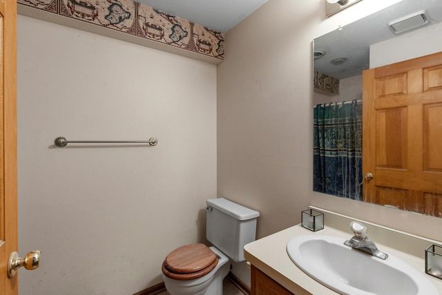 2908 Devonshire COURT, Waukesha, WI 53188