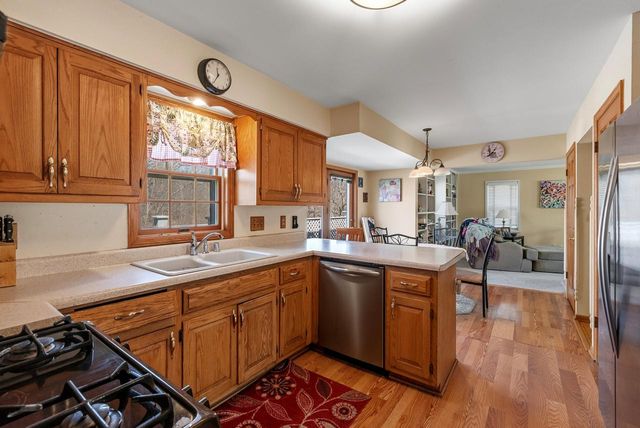 2908 Devonshire COURT, Waukesha, WI 53188