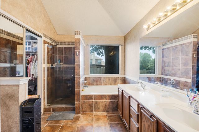 2349 Bentley Court, Grand Prairie, TX 75052