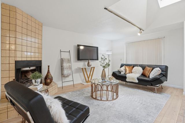 828 Weeks Street, East Palo Alto, CA 94303