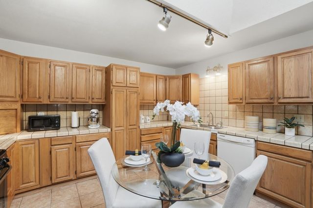 828 Weeks Street, East Palo Alto, CA 94303