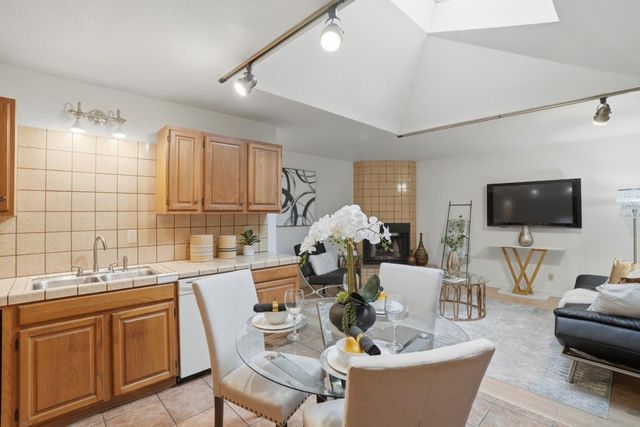 828 Weeks Street, East Palo Alto, CA 94303