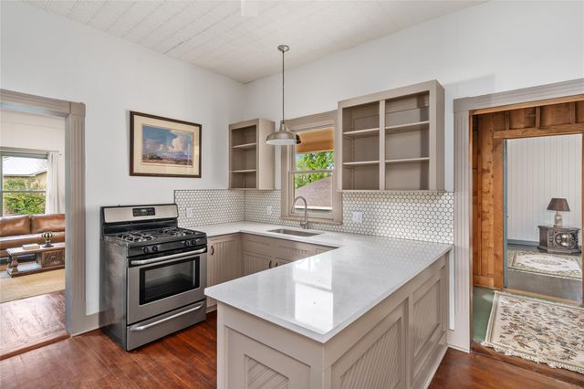 806 E Main Street, Bellville, TX 77418