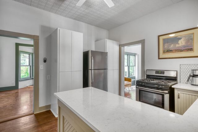 806 E Main Street, Bellville, TX 77418