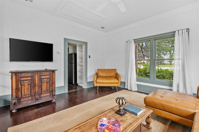 806 E Main Street, Bellville, TX 77418