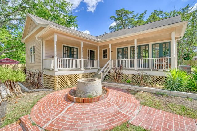 806 E Main Street, Bellville, TX 77418