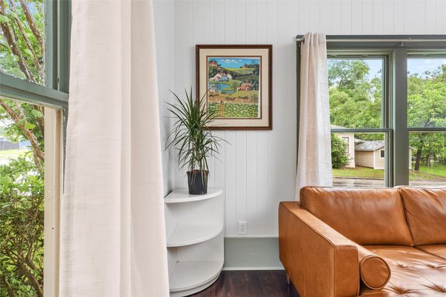 806 E Main Street, Bellville, TX 77418