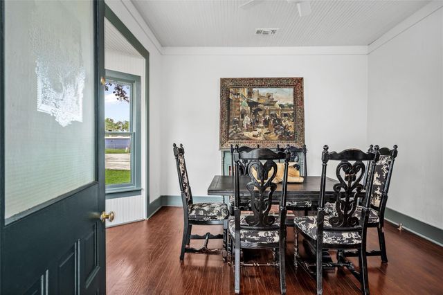 806 E Main Street, Bellville, TX 77418