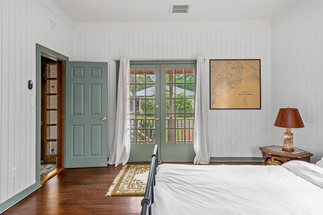 806 E Main Street, Bellville, TX 77418