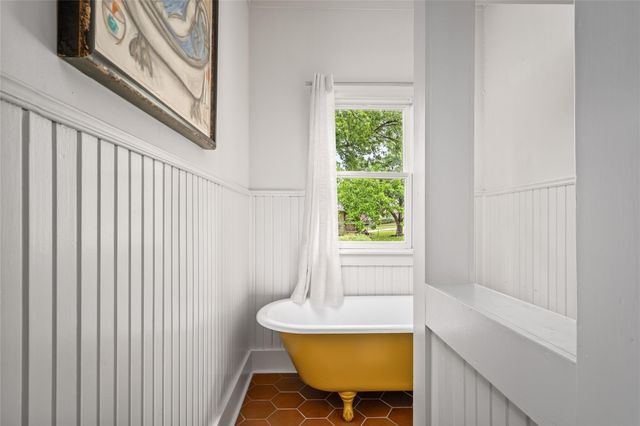 806 E Main Street, Bellville, TX 77418