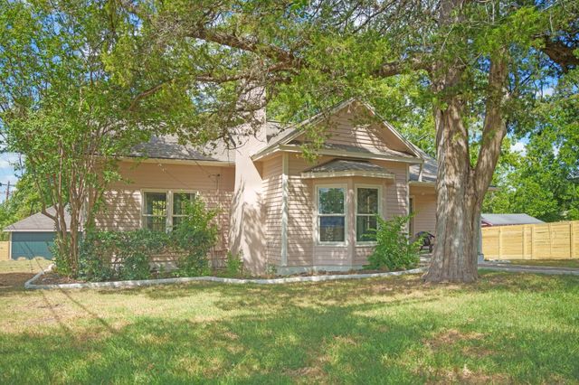 806 E Main Street, Bellville, TX 77418