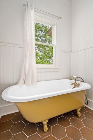 806 E Main Street, Bellville, TX 77418