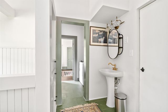 806 E Main Street, Bellville, TX 77418