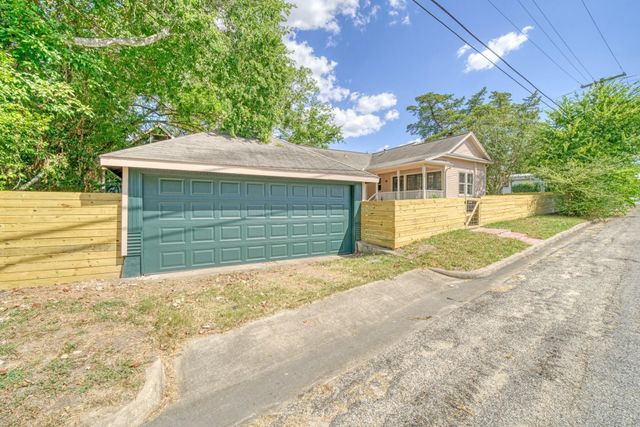 806 E Main Street, Bellville, TX 77418