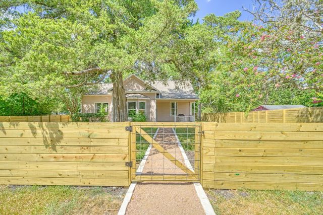806 E Main Street, Bellville, TX 77418
