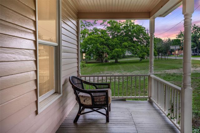 806 E Main Street, Bellville, TX 77418