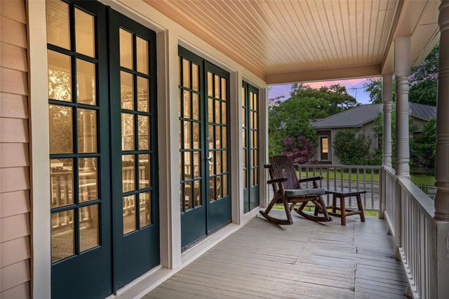 806 E Main Street, Bellville, TX 77418