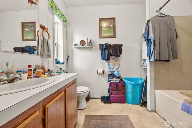 1246 Ivy Road, Bremerton, WA 98310