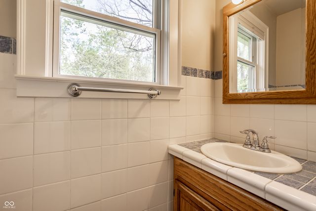 250 Westmont Lane E, Noblesville, IN 46062