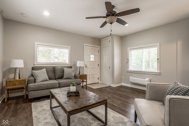 250 Westmont Lane E, Noblesville, IN 46062