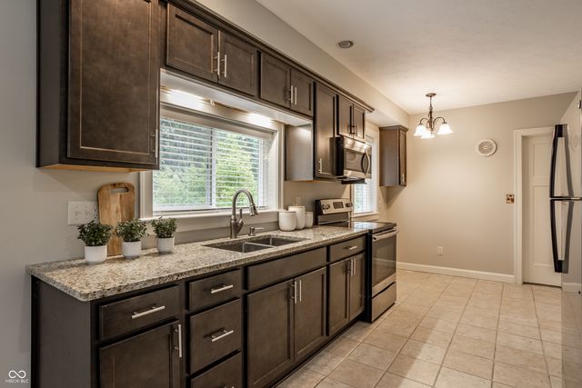 250 Westmont Lane E, Noblesville, IN 46062