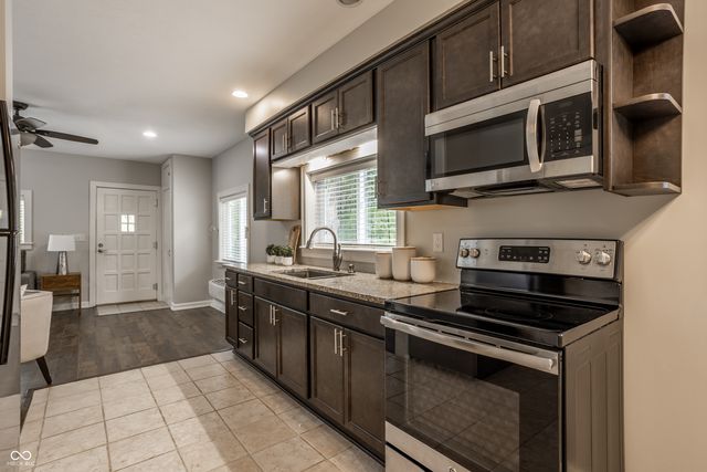 250 Westmont Lane E, Noblesville, IN 46062