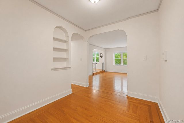 2160 Bronx Park E 1F, Bronx, NY 10462