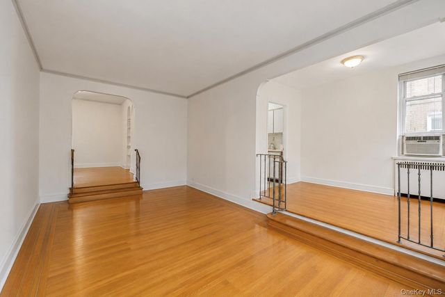 2160 Bronx Park E 1F, Bronx, NY 10462