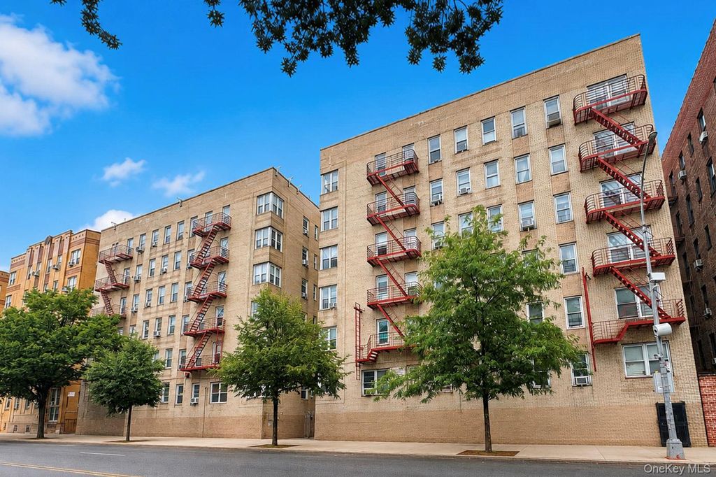 2160 Bronx Park E 1F, Bronx, NY 10462