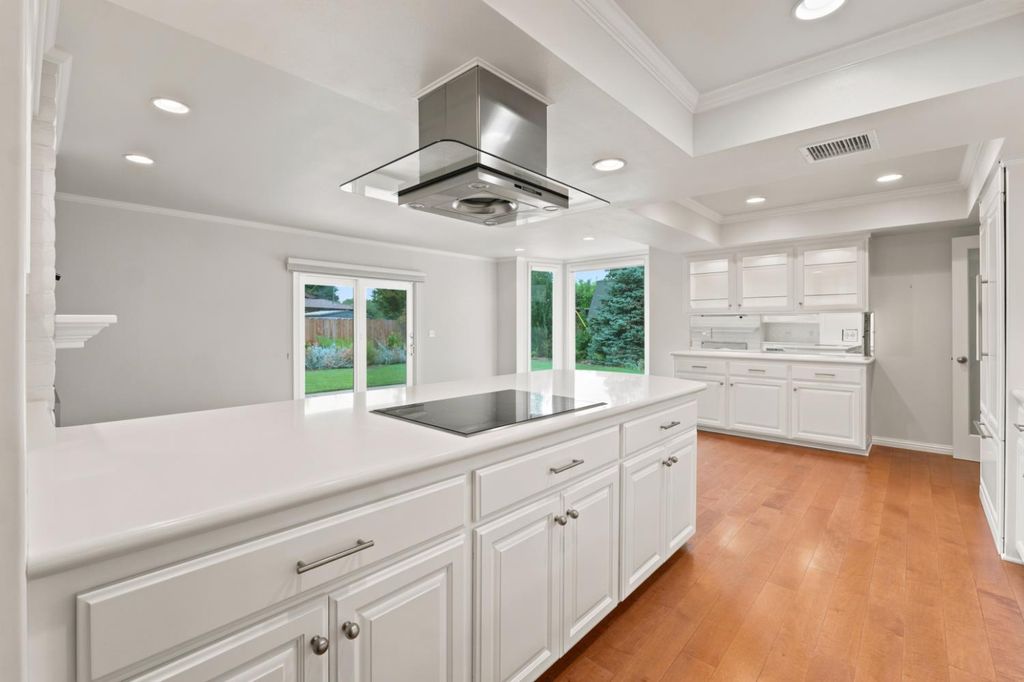 Image 11 of property listing at 2710 W Roberts Avenue, Fresno, CA 93711