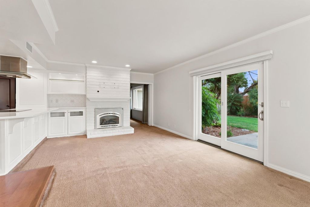 Image 13 of property listing at 2710 W Roberts Avenue, Fresno, CA 93711