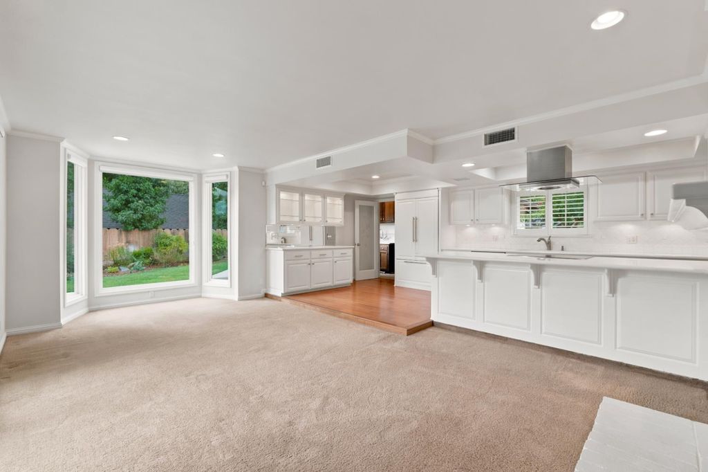Image 14 of property listing at 2710 W Roberts Avenue, Fresno, CA 93711
