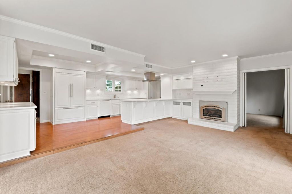 Image 15 of property listing at 2710 W Roberts Avenue, Fresno, CA 93711