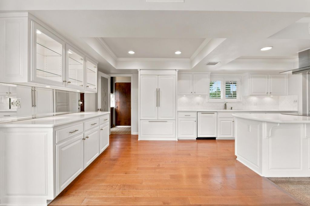 Image 16 of property listing at 2710 W Roberts Avenue, Fresno, CA 93711