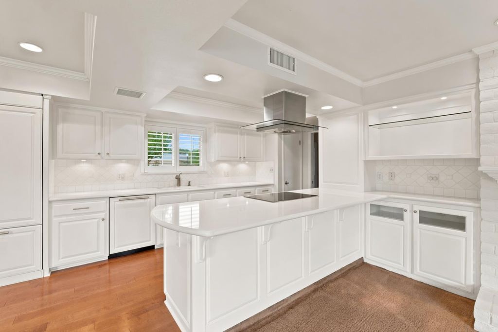 Image 17 of property listing at 2710 W Roberts Avenue, Fresno, CA 93711