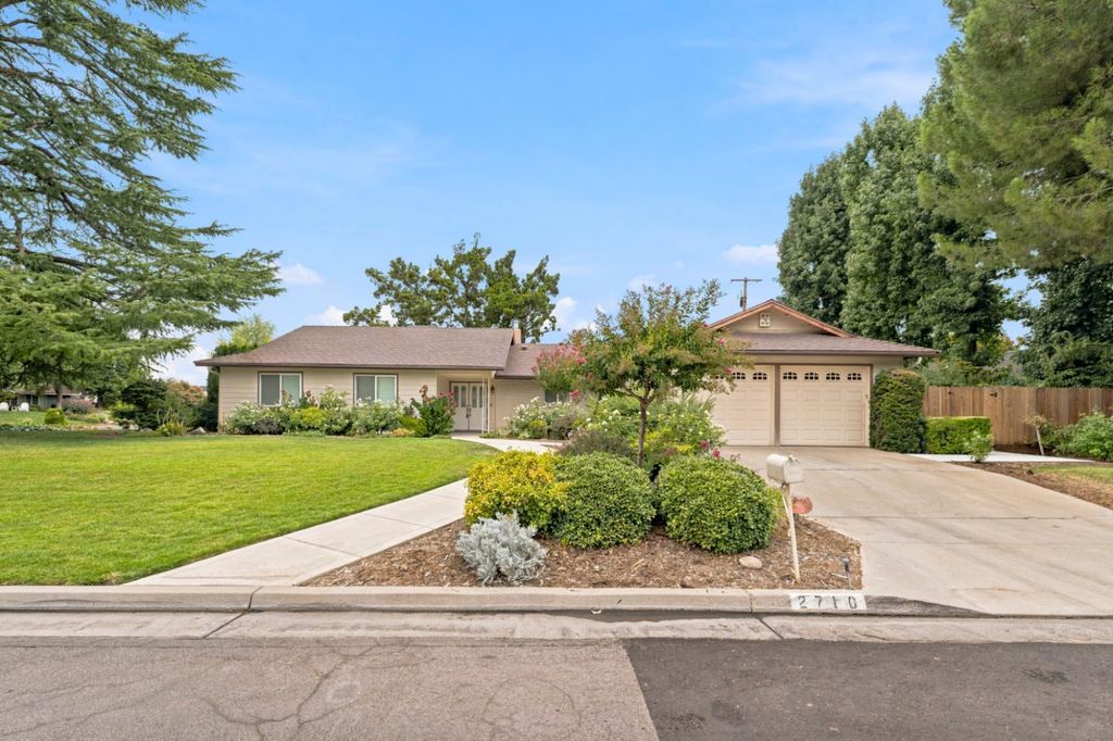 Image 2 of property listing at 2710 W Roberts Avenue, Fresno, CA 93711