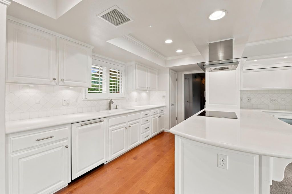 Image 22 of property listing at 2710 W Roberts Avenue, Fresno, CA 93711