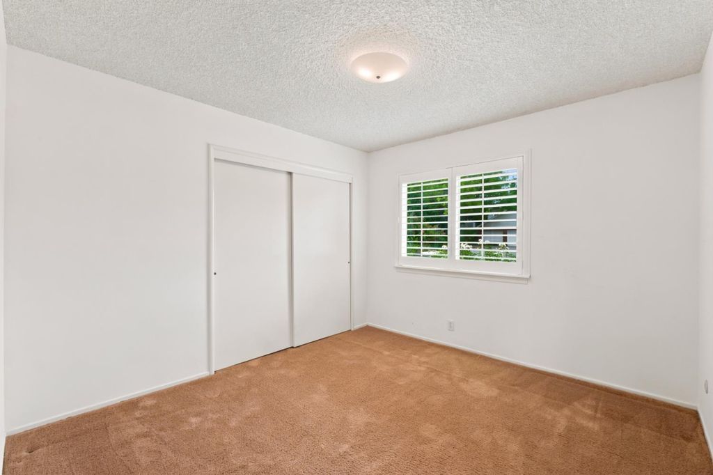 Image 24 of property listing at 2710 W Roberts Avenue, Fresno, CA 93711