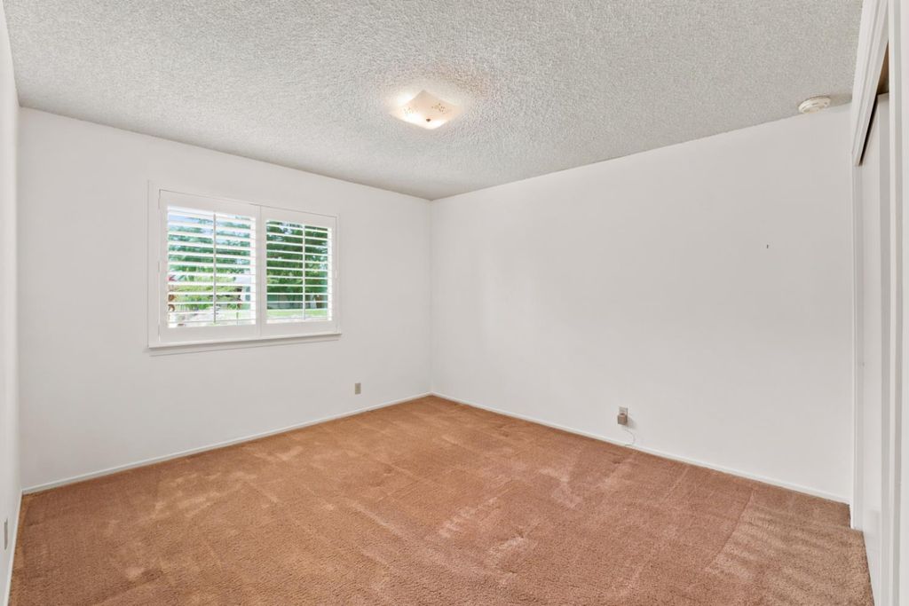 Image 26 of property listing at 2710 W Roberts Avenue, Fresno, CA 93711