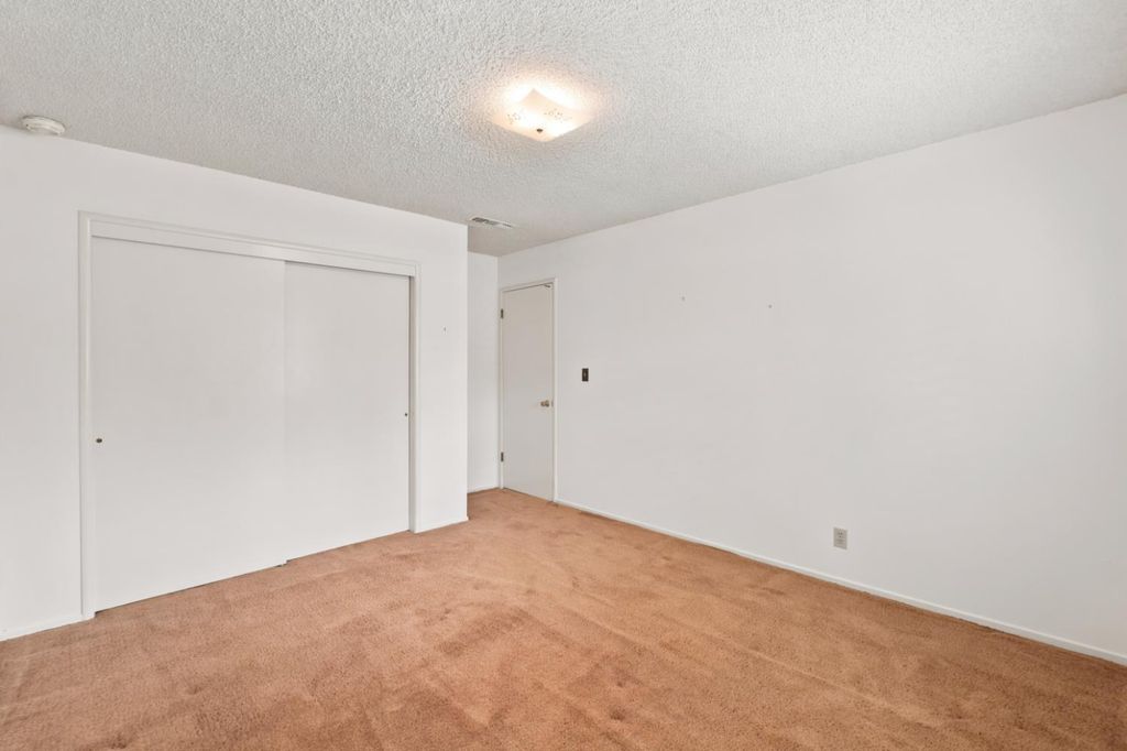 Image 27 of property listing at 2710 W Roberts Avenue, Fresno, CA 93711