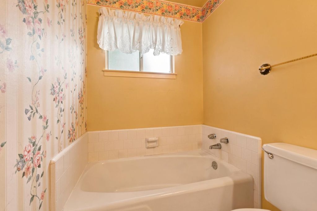 Image 30 of property listing at 2710 W Roberts Avenue, Fresno, CA 93711